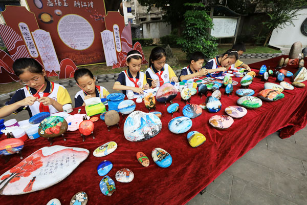 鵝卵石彩繪。江津區(qū)教委供圖