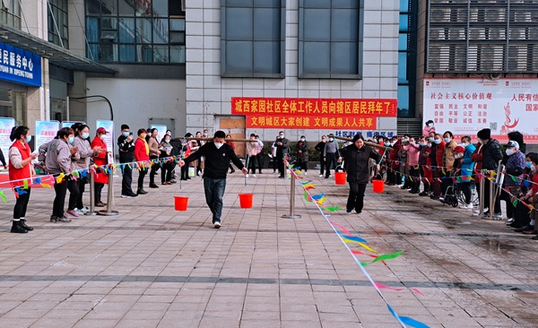 城西家園公租房舉行全民健身運(yùn)動(dòng)會(huì)。