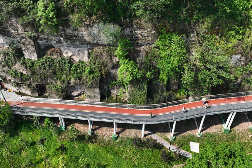 大渡口區(qū)重鋼崖線山城步道。楊敏攝