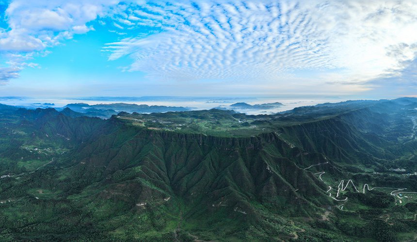 川河蓋景區(qū)云霧繚繞。胡程攝