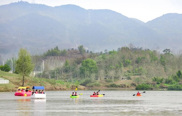 明月湖皮劃艇基地。兩江協(xié)同創(chuàng)新區(qū)供圖