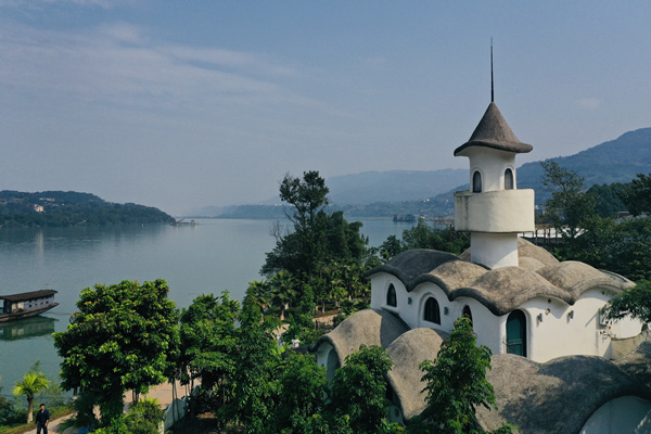 小鎮(zhèn)高峽平湖景色。景區(qū)供圖