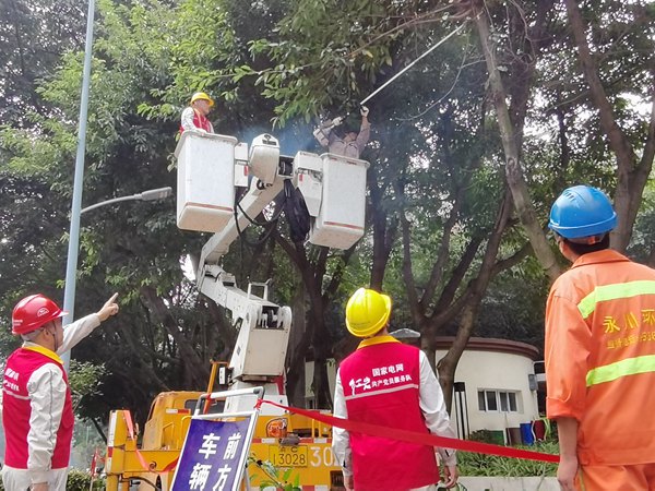 樹木修枝清理。國網(wǎng)重慶永川供電公司供圖