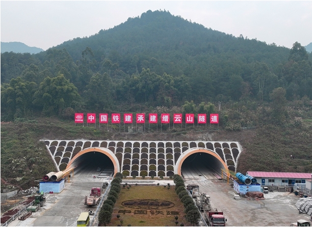 渝遂復(fù)線高速縉云山隧道。項(xiàng)目部供圖