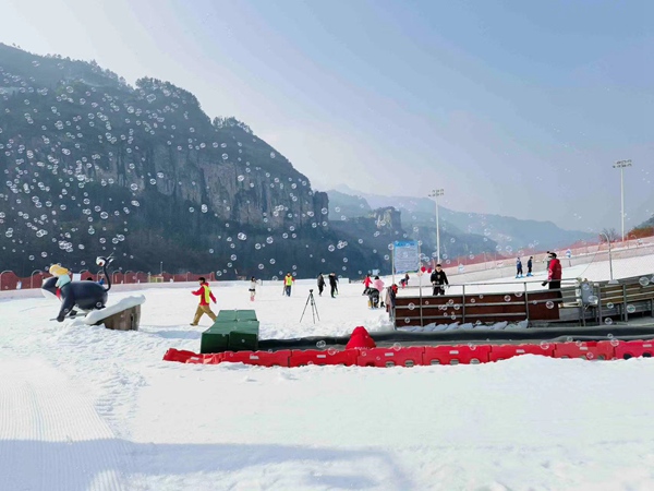 重慶奧悅·湖畔滑雪場