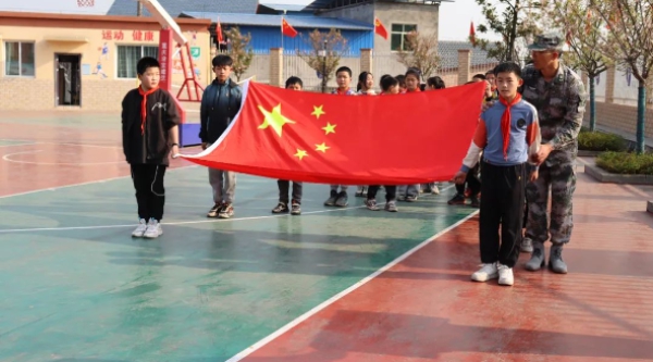 國旗文化進校園活動，走進永川區(qū)中小學。永川區(qū)教委供圖