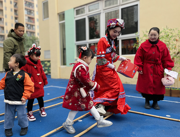 石柱竹竿舞。晏紅霞攝