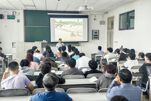 “雙師同堂”現(xiàn)場(chǎng)。重慶科技大學(xué)馬克思主義學(xué)院供圖