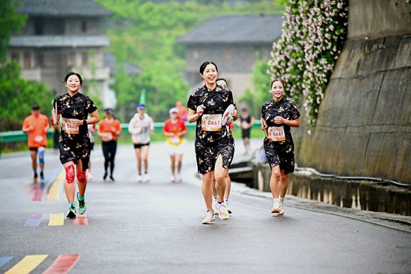 選手樂享景色如畫的賽道。活動主辦方供圖