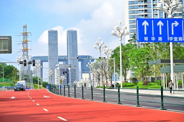 騰匯路正式通車。郭旭攝