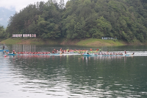 比賽現(xiàn)場，百舸爭流。武隆區(qū)委宣傳部供圖