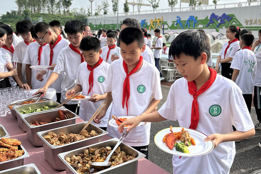 美食豐富多樣。重師附二小供圖