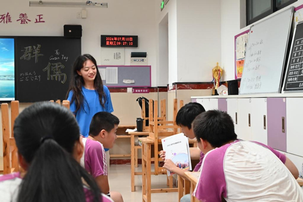 重慶大學(xué)牽手六十八中，打造“行走的思政課堂”。重慶大學(xué)供圖